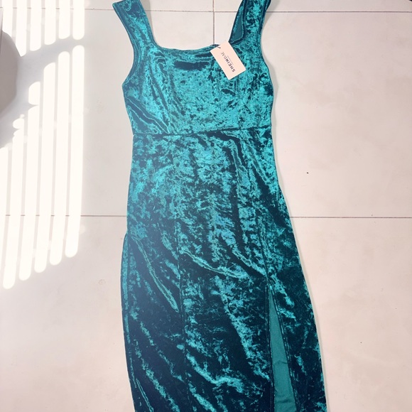 SHEIN BAE Split Thigh Green Velvet Cami Dress NWT Size M - Picture 5 of 8
